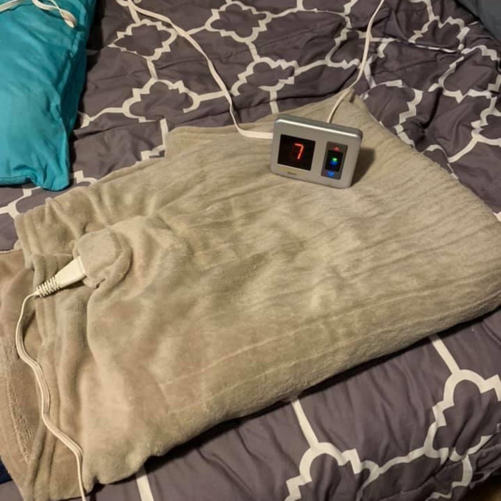 Heated electric blanket